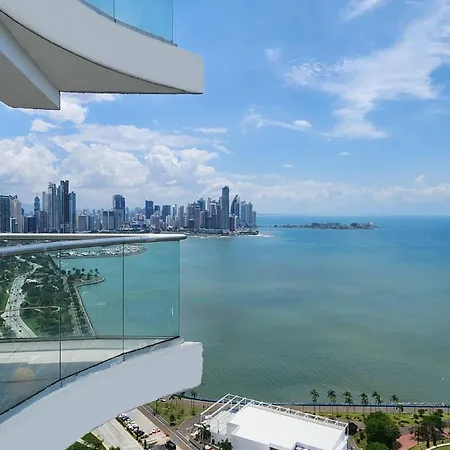 Ocean View Private Room Balcony, Pool, Rooftop Gym Next To Hilton Panama